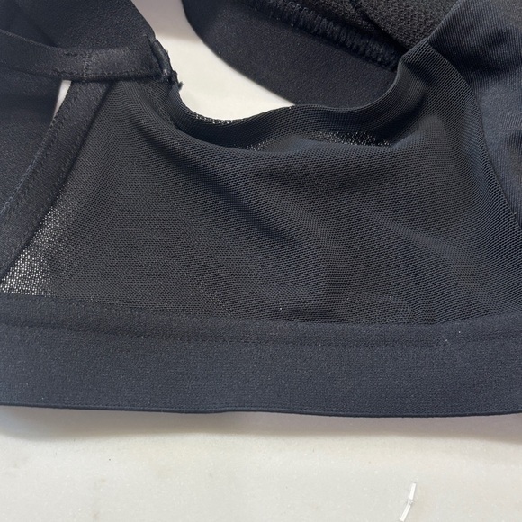 Victoria's Secret Black Strappy Bra - Picture 10 of 10